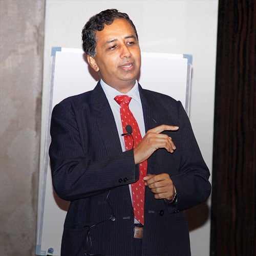 LEARN-FROM-WORLD-CLASS-FACULTY