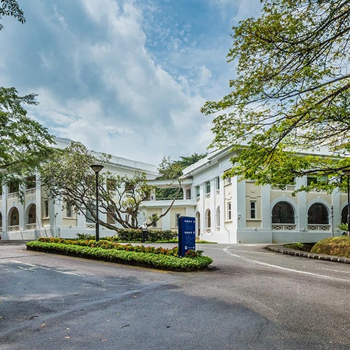 Study-at-a-leading-business-school1